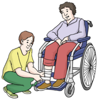 Eine Frau versorgt eine Rollstuhlfahrerin