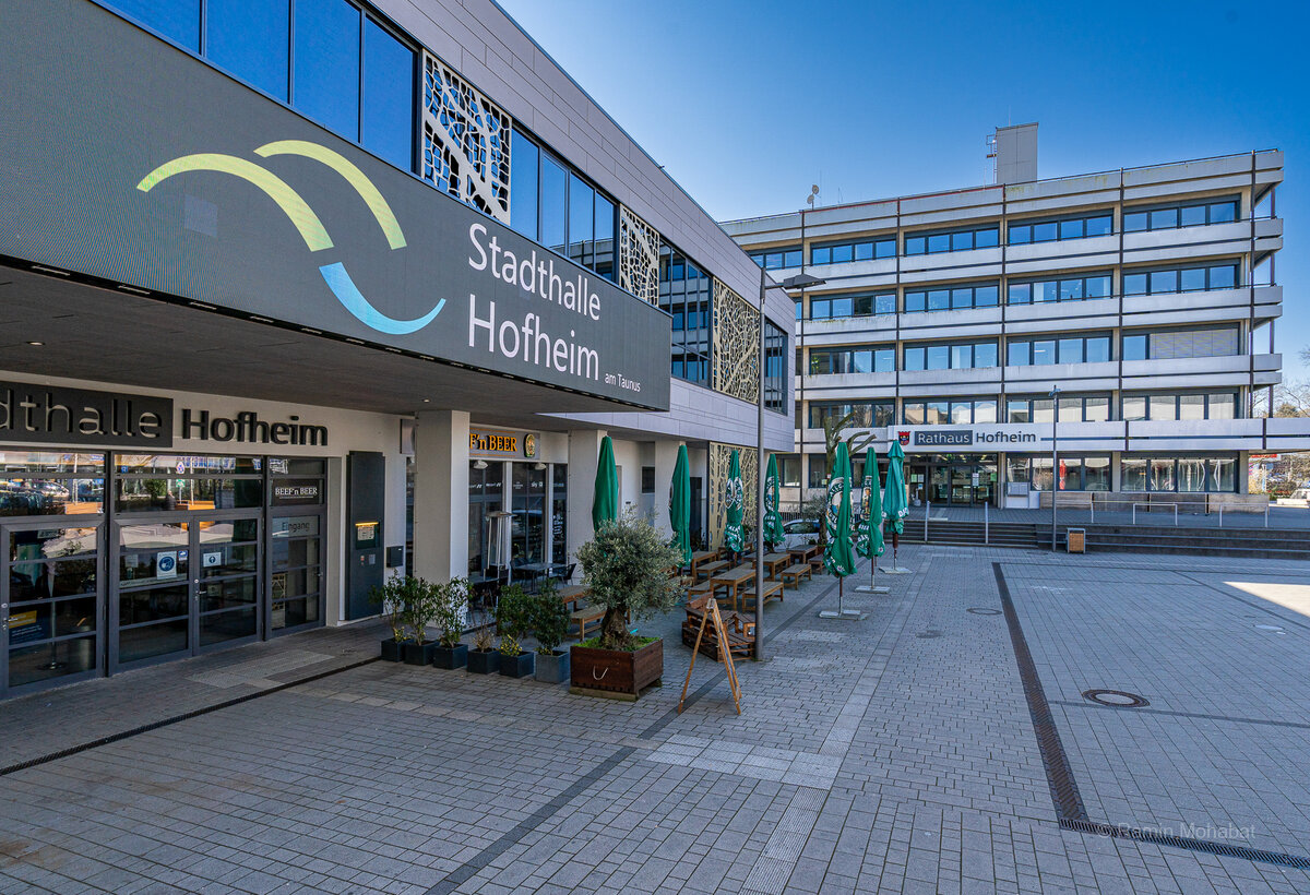 Rathaus Hofheim am Taunus und die Stadthalle Hofheim