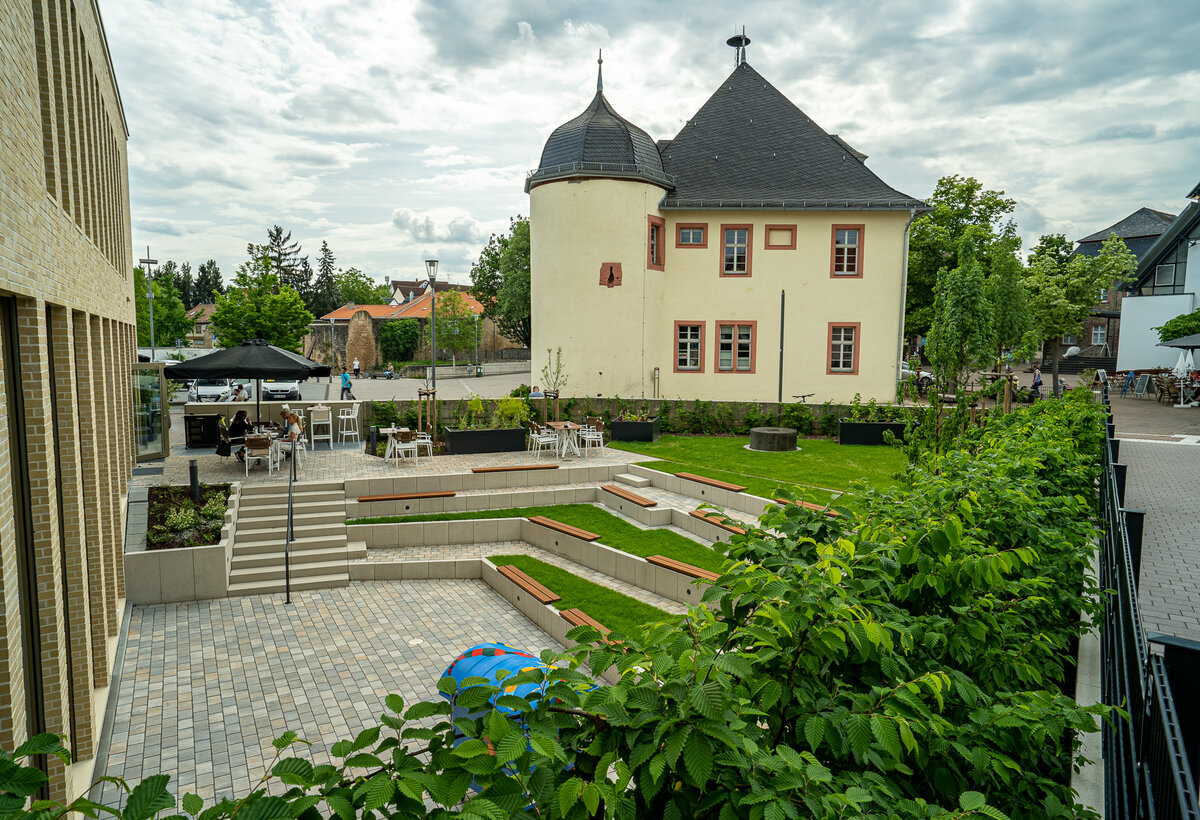 Treffpunkt für die Sommersprechstunde in der Kernstadt: Der Lesegarten der Stadtbücherei