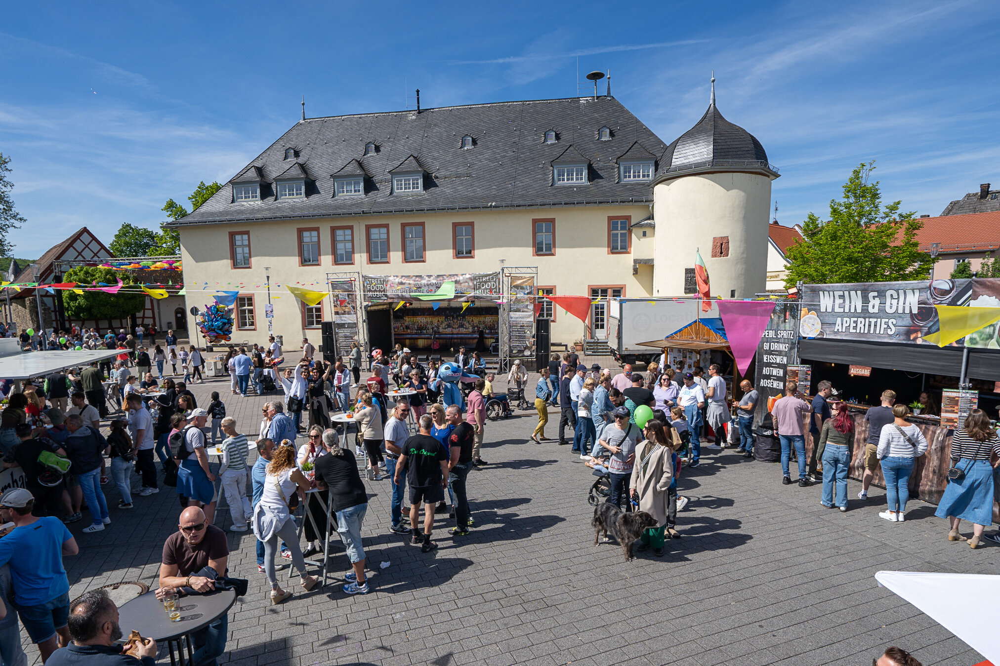 Hofheim am Taunus: Altstadtfest 2026: Streetfood, Vespas und Oldtimer