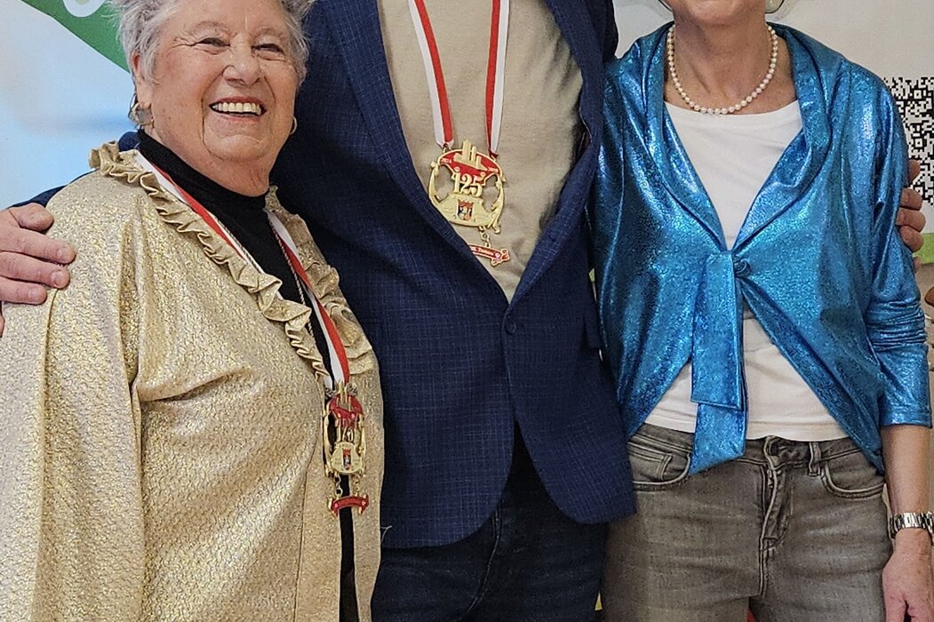 "Fastnachts-Urgestein" Heide Deubel, Dietrich Brockmann (hauptamtlicher Mitarbeiter der SNH) und SNH-Vorsitzende Monika Thorhauer 