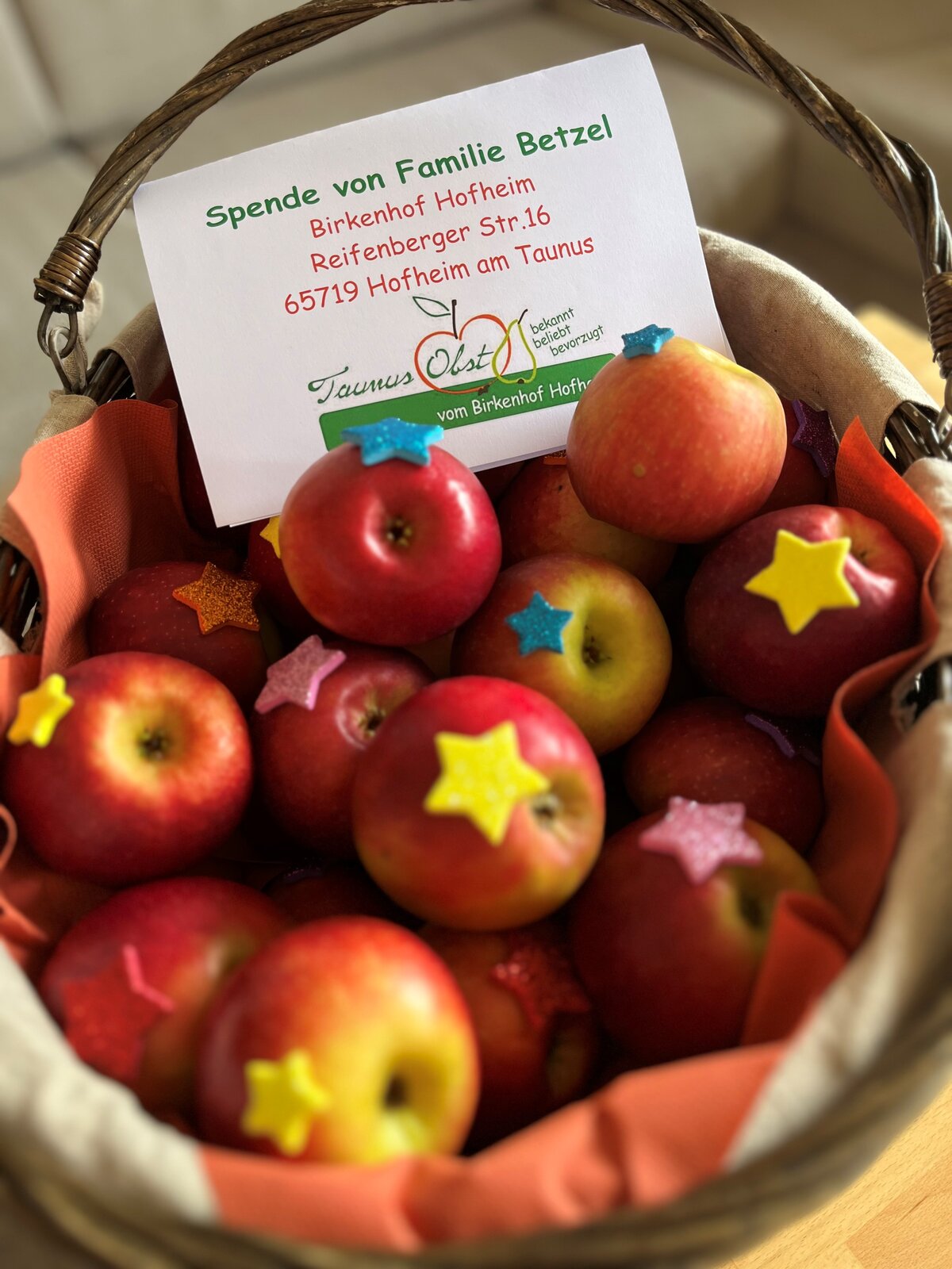 Saftige Äpfel vom Birkenhof Hofheim als Spende zum Europatag