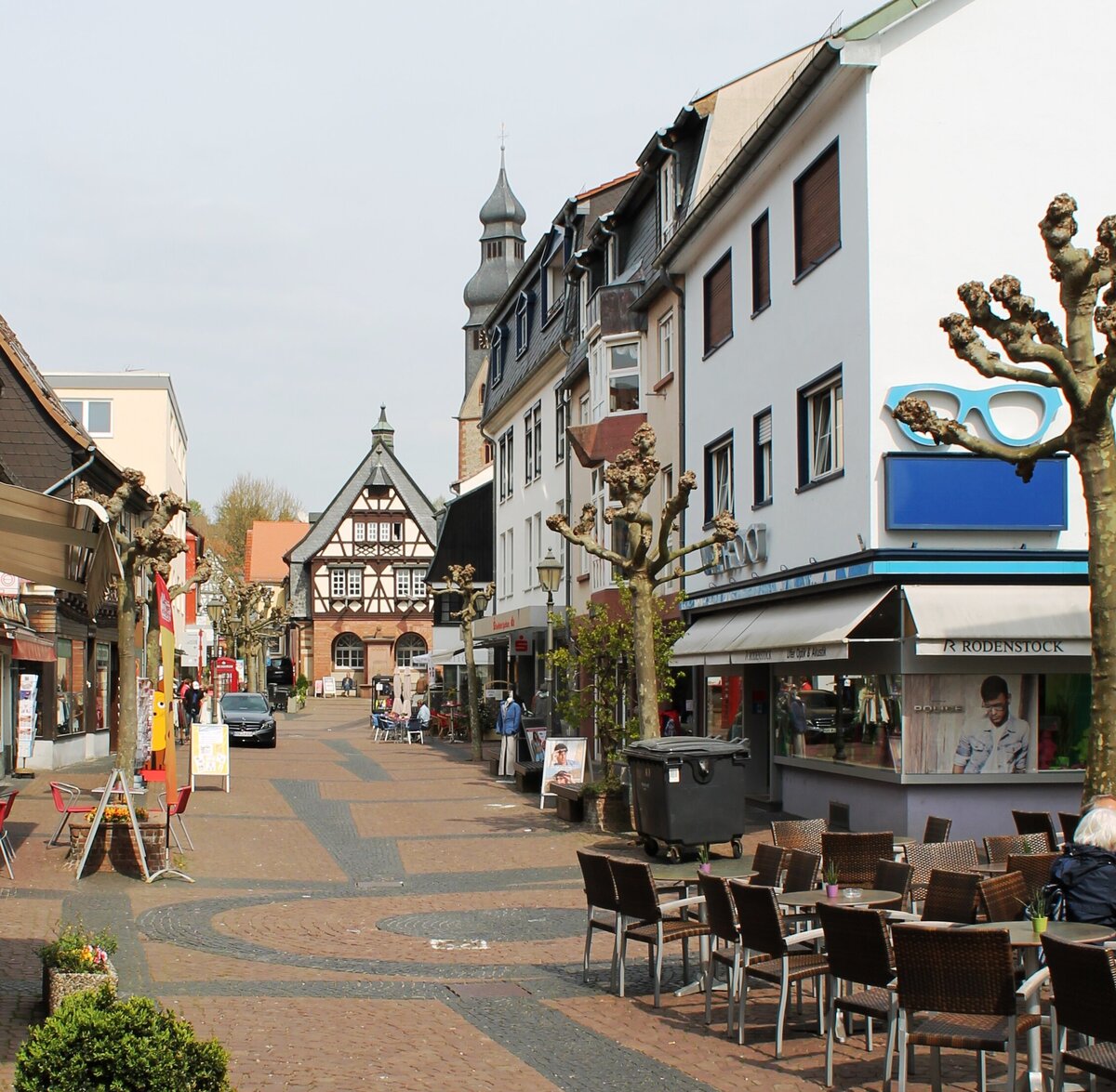 Hauptstraße mit Blick auf das Alte Rathaus 