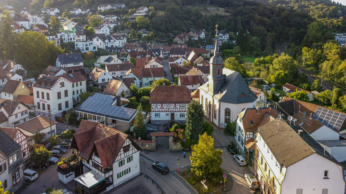 Lorsbach Blick aus der Luft auf die Ortsmitte am Zimmerplatz 