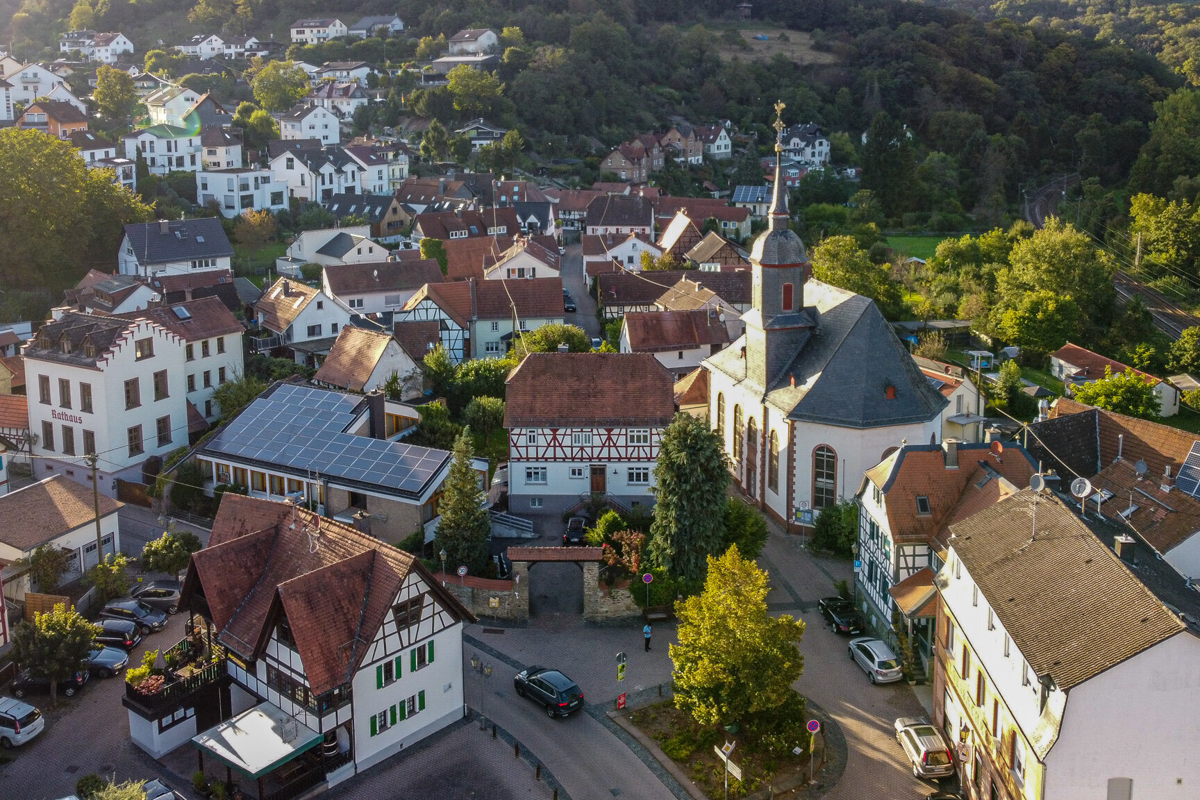 Lorsbach Blick aus der Luft auf die Ortsmitte am Zimmerplatz 
