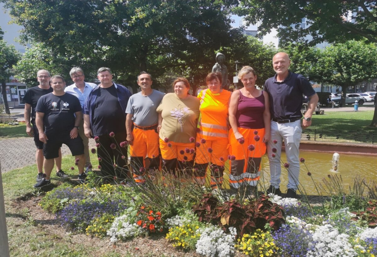Foto: von links Helge Ritzheim, Patrick Gerlich, Stadtrat Bernhard Köppler, Dirk Immke, Muharrem Sakinc, Claudia Mauer, Daniela Wiese, Dagmar Nickel, Erster Stadtrat Daniel Philipp
