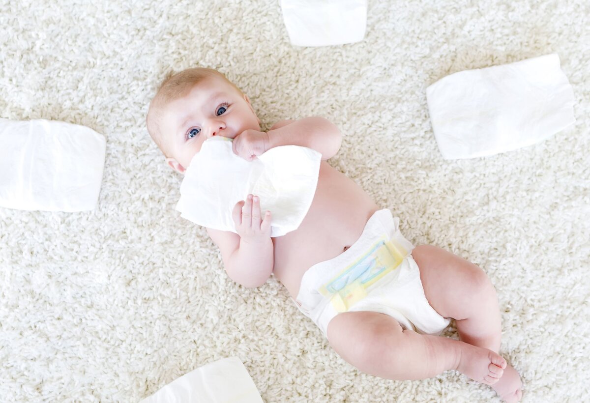 Baby mit Windeln