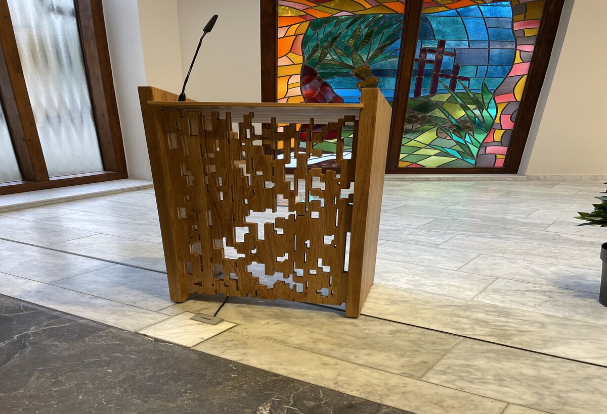 Das neue Rednerpult in der Trauerhalle