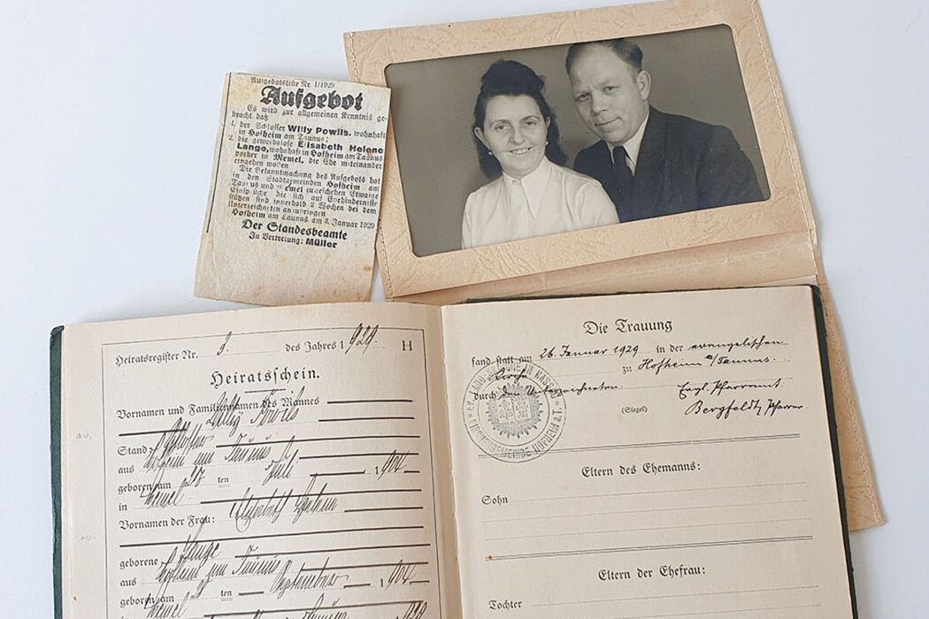 Bevor die Feldpostbriefe zwischen Front und Heimat hin und her gingen, begann die Geschichte von Helene und Willy Powils ganz klassisch mit einem Aufgebot in der Hofheimer Zeitung.