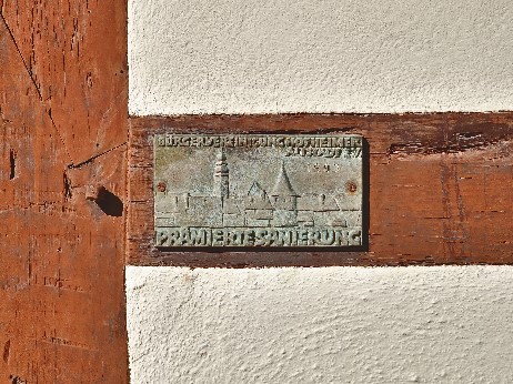 Bronzeplakette zur Auszeichnung prämierter Sanierungen an der Stephanstraße 10 Foto: Heiko Schmitt