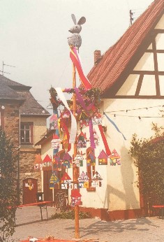Festbaum beim Altstadtfest, 1980er Jahre Quelle: Archiv der BHA