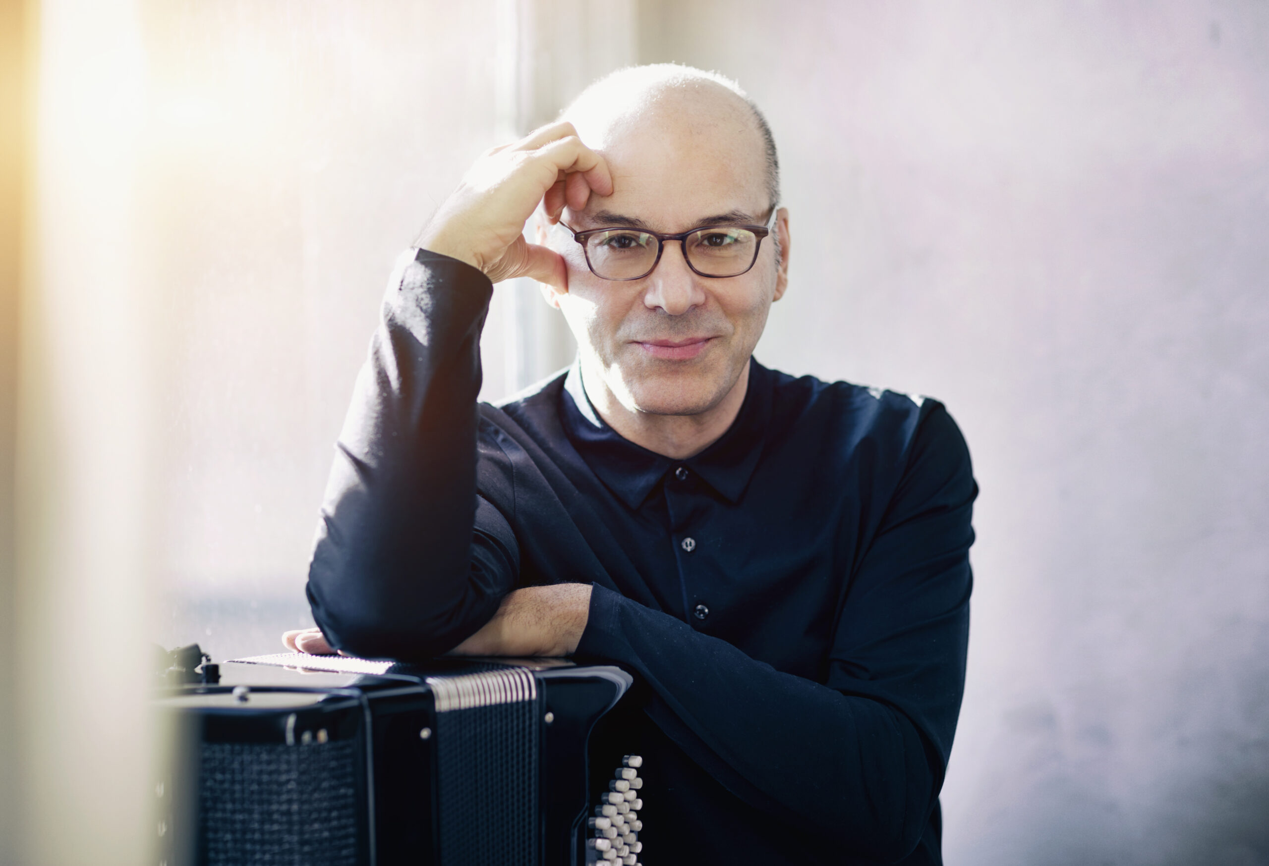 Teodoro Anzellotti beherrscht das Akkordeonspiel in all seinen Facetten. © Astrid Ackermann