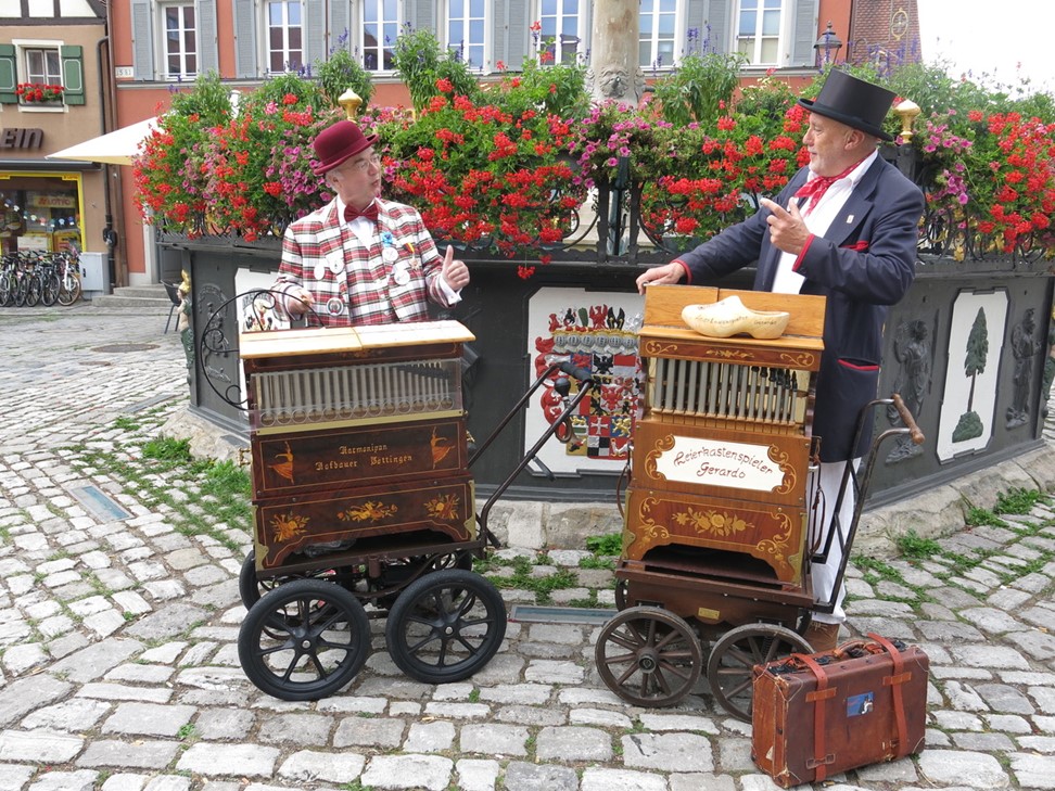 Zwei Drehorgelbrüder im Geiste (Christoph Hübnrer und Gerhard Knoblauch on tour in Süddeutschland