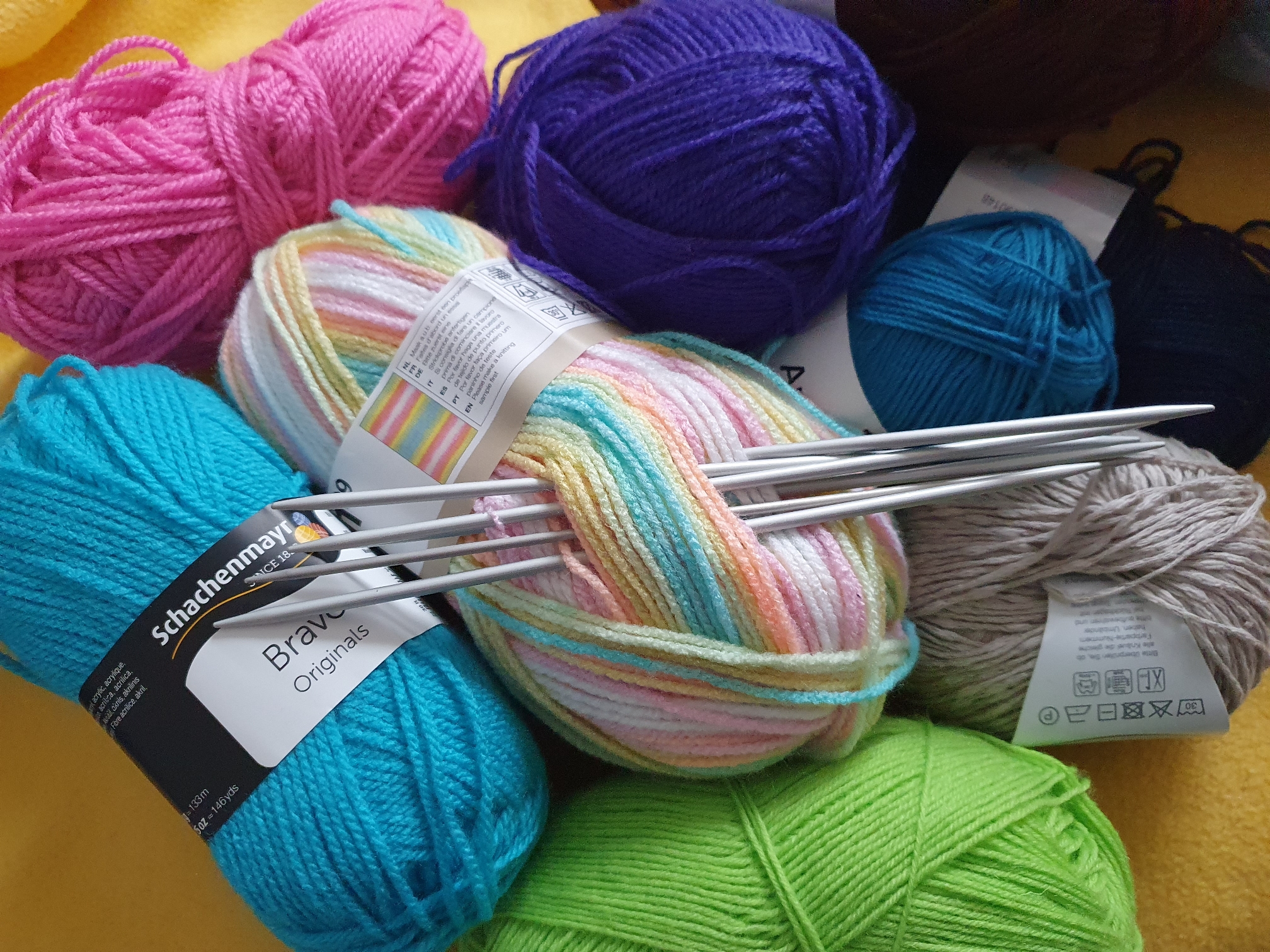 Wolle und Stricknadel